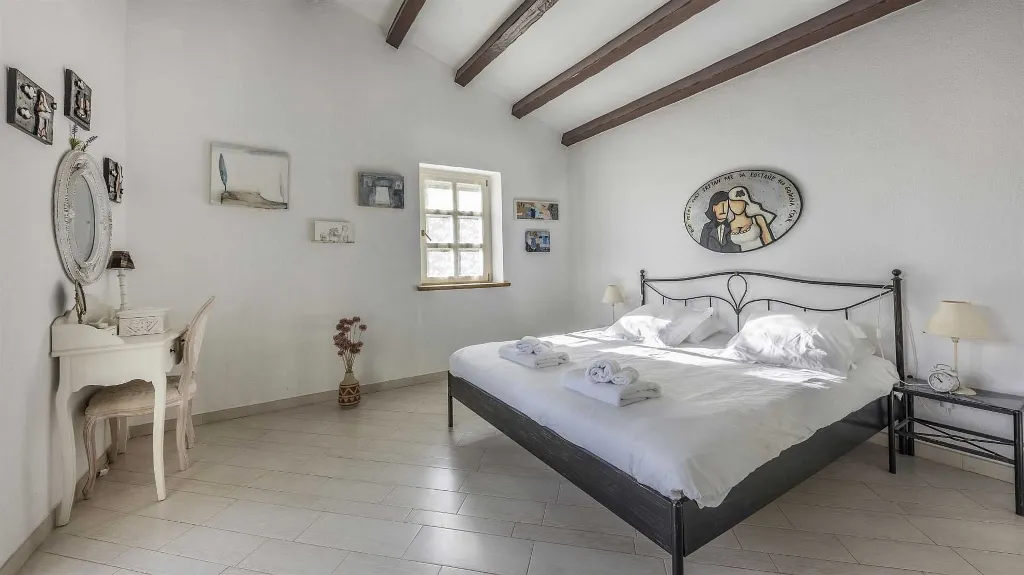 Stone Villa with Pool in Tinjan