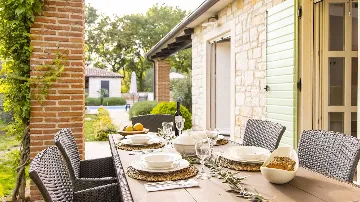 Stone Villa with Pool in Tinjan