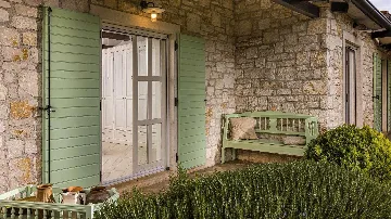 Stone Villa with Pool in Tinjan