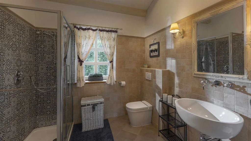 Stone Villa with Pool in Tinjan