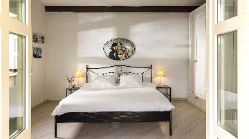 Stone Villa with Pool in Tinjan