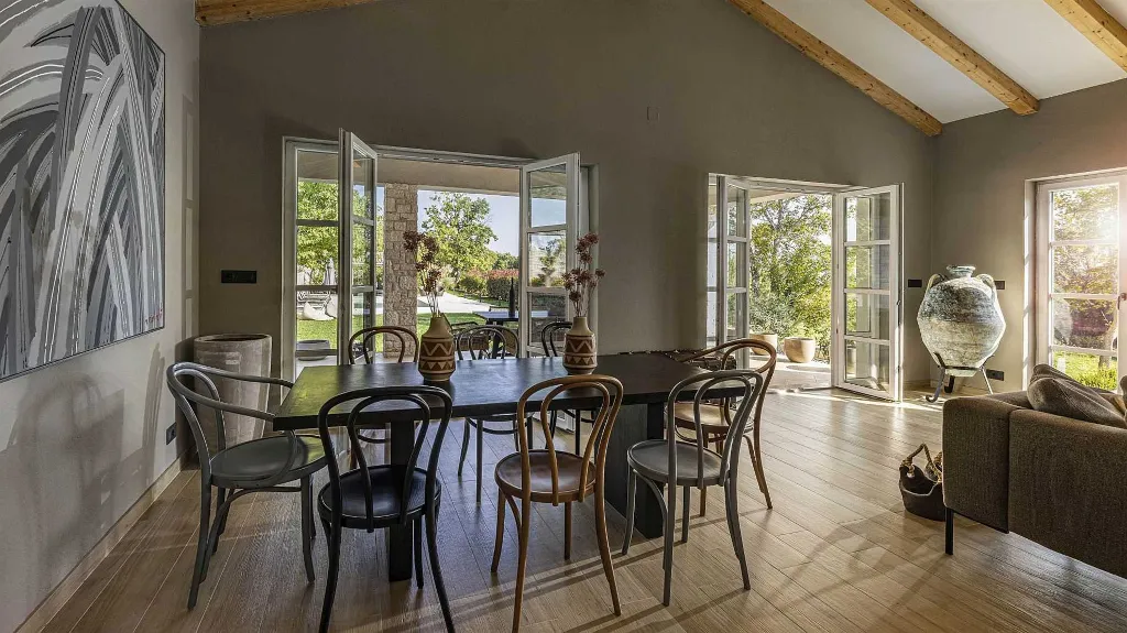 Stone Villa with Pool in Tinjan