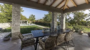 Stone Villa with Pool in Tinjan