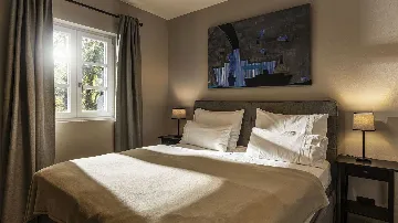 Stone Villa with Pool in Tinjan