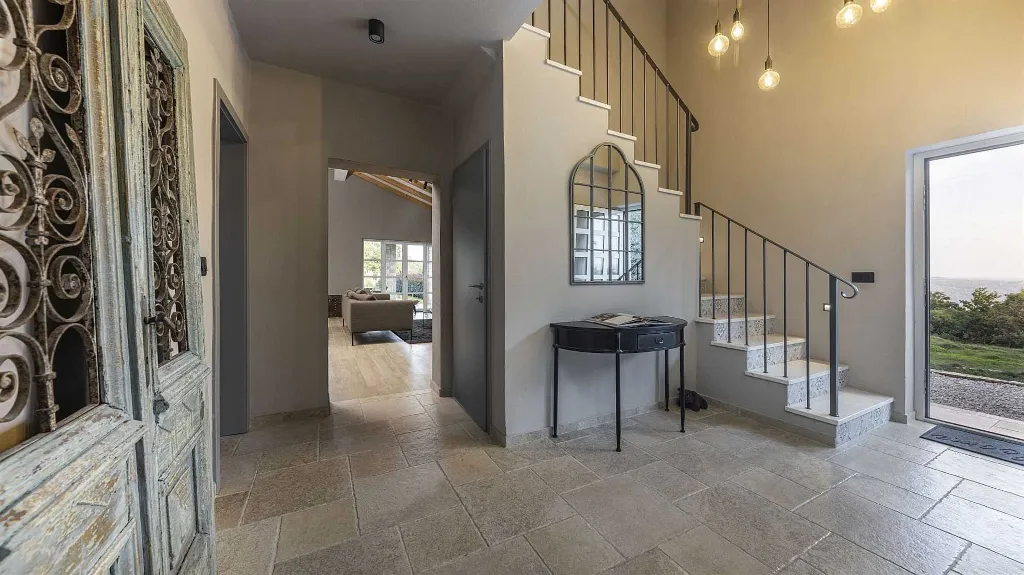 Stone Villa with Pool in Tinjan