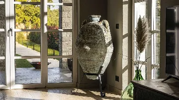 Stone Villa with Pool in Tinjan