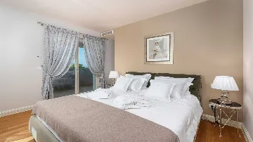 Modern Villa in Vabriga with Pool and Sauna