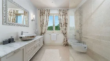 Modern Villa in Vabriga with Pool and Sauna