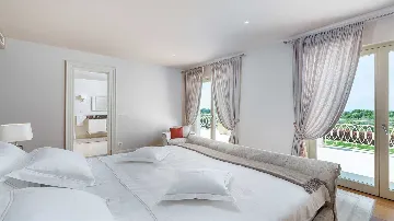 Modern Villa in Vabriga with Pool and Sauna