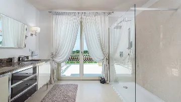 Modern Villa in Vabriga with Pool and Sauna