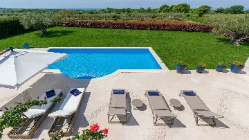 Modern Villa in Vabriga with Pool and Sauna