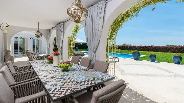 Modern Villa in Vabriga with Pool and Sauna