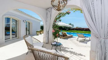 Modern Villa in Vabriga with Pool and Sauna