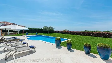 Modern Villa in Vabriga with Pool and Sauna