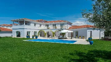 Modern Villa in Vabriga with Pool and Sauna