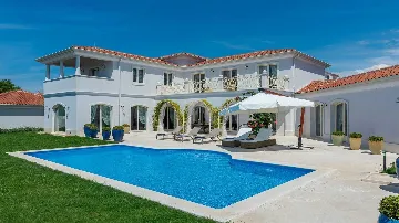 Modern Villa in Vabriga with Pool and Sauna