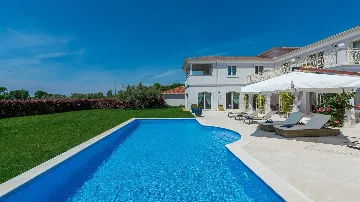 Modern Villa in Vabriga with Pool and Sauna