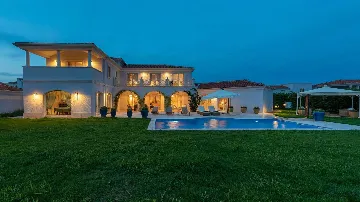 Modern Villa in Vabriga with Pool and Sauna