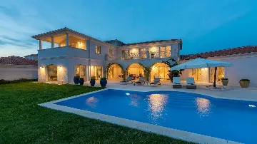 Modern Villa in Vabriga with Pool and Sauna