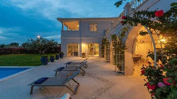 Modern Villa in Vabriga with Pool and Sauna