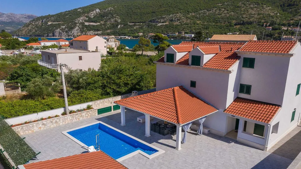 Villa with Pool in Mokošica