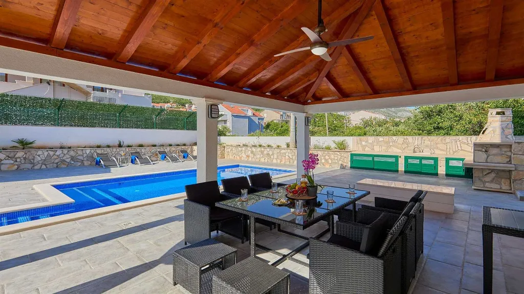 Villa with Pool in Mokošica