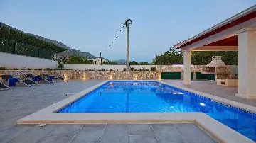 Villa with Pool in Mokošica