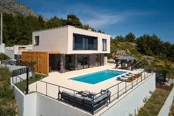 Coastal Retreat Villa with Pool in Lokva Rogoznica