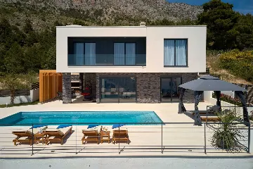 Coastal Retreat Villa with Pool in Lokva Rogoznica