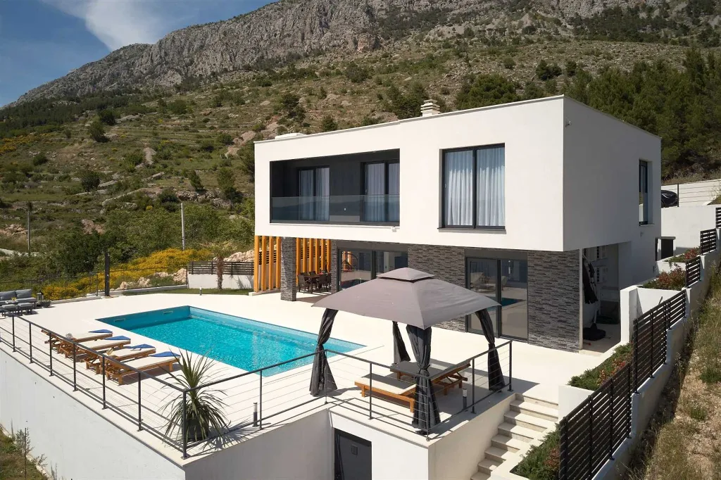 Coastal Retreat Villa with Pool in Lokva Rogoznica