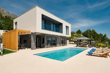 Coastal Retreat Villa with Pool in Lokva Rogoznica
