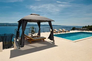 Coastal Retreat Villa with Pool in Lokva Rogoznica