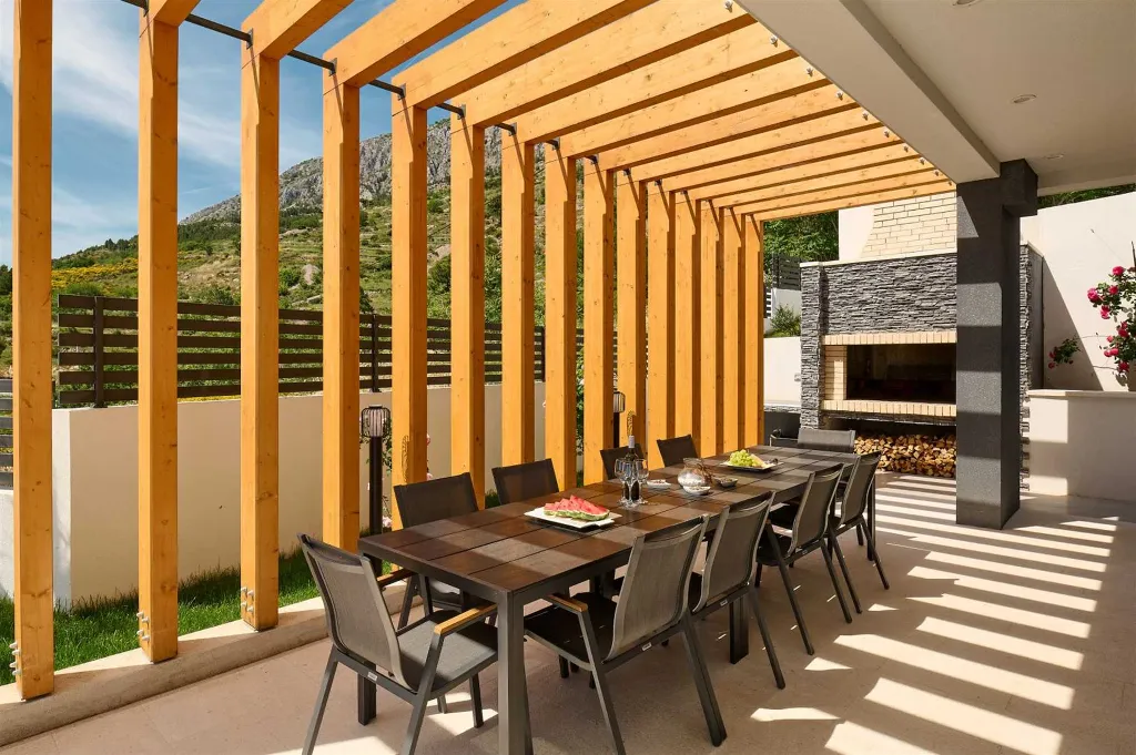 Coastal Retreat Villa with Pool in Lokva Rogoznica
