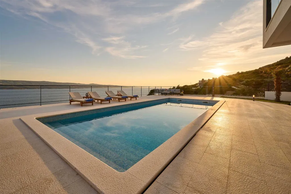Coastal Retreat Villa with Pool in Lokva Rogoznica