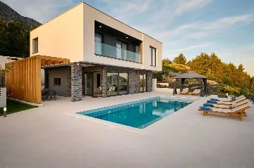 Coastal Retreat Villa with Pool in Lokva Rogoznica