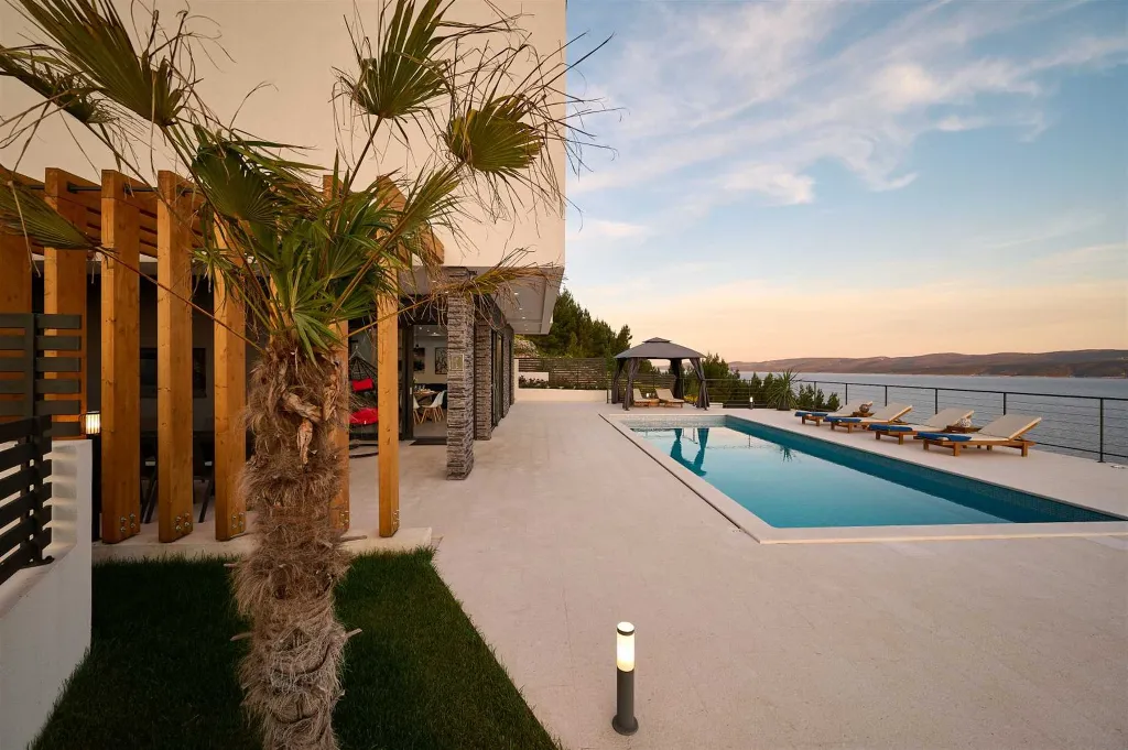 Coastal Retreat Villa with Pool in Lokva Rogoznica