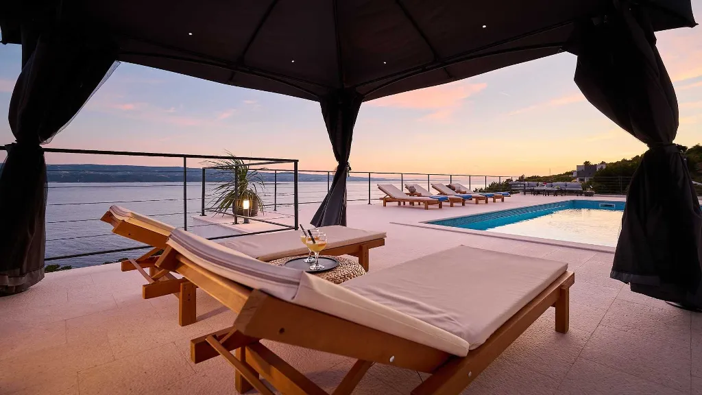 Coastal Retreat Villa with Pool in Lokva Rogoznica