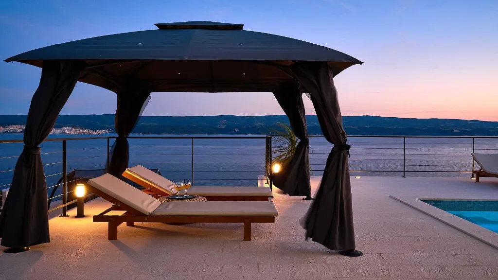 Coastal Retreat Villa with Pool in Lokva Rogoznica
