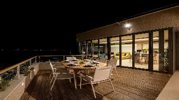 Modern 3-Bedroom Villa in Žrnovo for 6