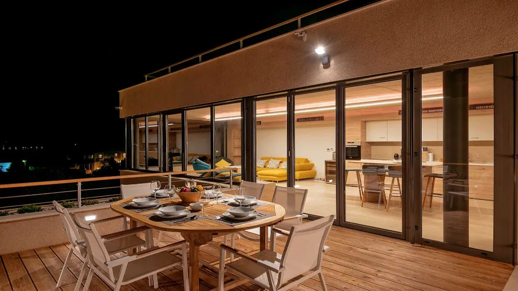 Modern 3-Bedroom Villa in Žrnovo for 6