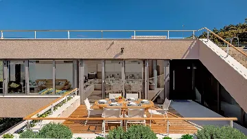 Modern 3-Bedroom Villa in Žrnovo for 6