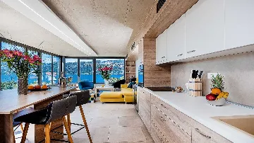 Modern 3-Bedroom Villa in Žrnovo for 6