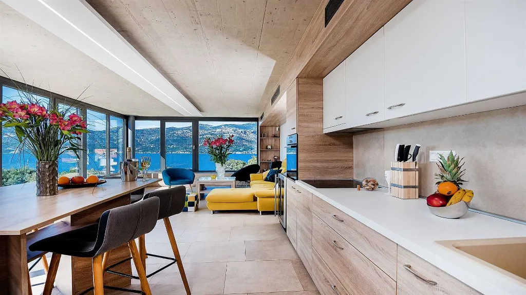Modern 3-Bedroom Villa in Žrnovo for 6