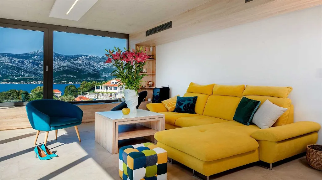 Modern 3-Bedroom Villa in Žrnovo for 6