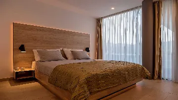 Modern 3-Bedroom Villa in Žrnovo for 6
