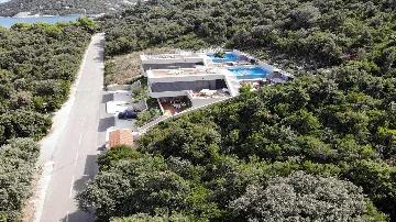 Modern Villa in Žrnovo for 6 Guests