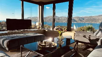 Modern Villa in Žrnovo for 6 Guests