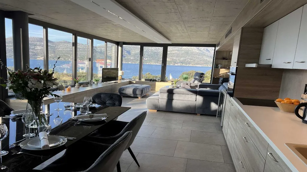 Modern Villa in Žrnovo for 6 Guests