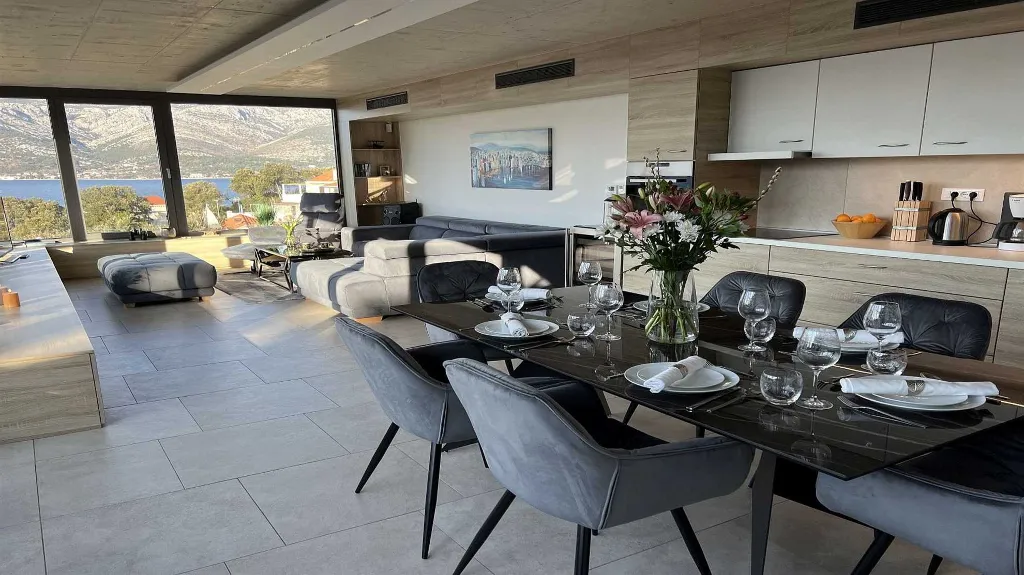 Modern Villa in Žrnovo for 6 Guests