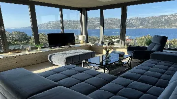 Modern Villa in Žrnovo for 6 Guests